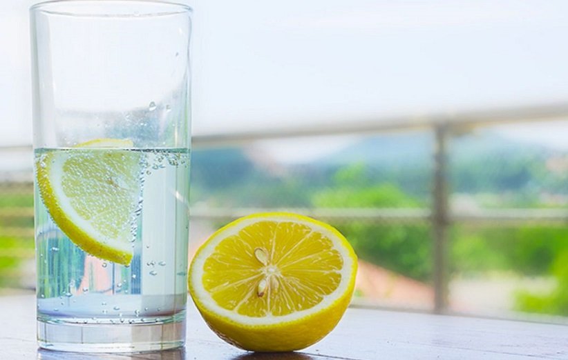 چطور در خانه ضدعفونی کننده دست بسازیم؟ 2 Warm Lemon Water 4